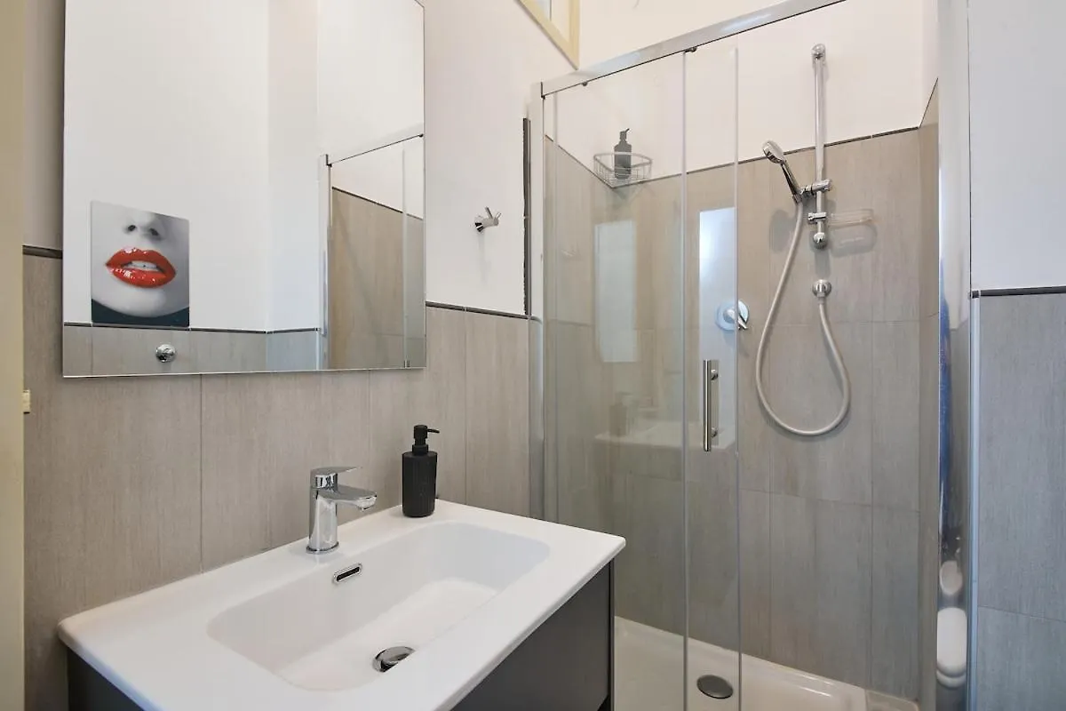 Eleganza E Design In Pieno Centro, 10Min Dal Duomo Apartment Milan 0*,  Italy
